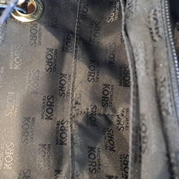 MICHAEL KORS Designer KM Logo Shoulder Bag  Black Trim - Picture 5 of 14